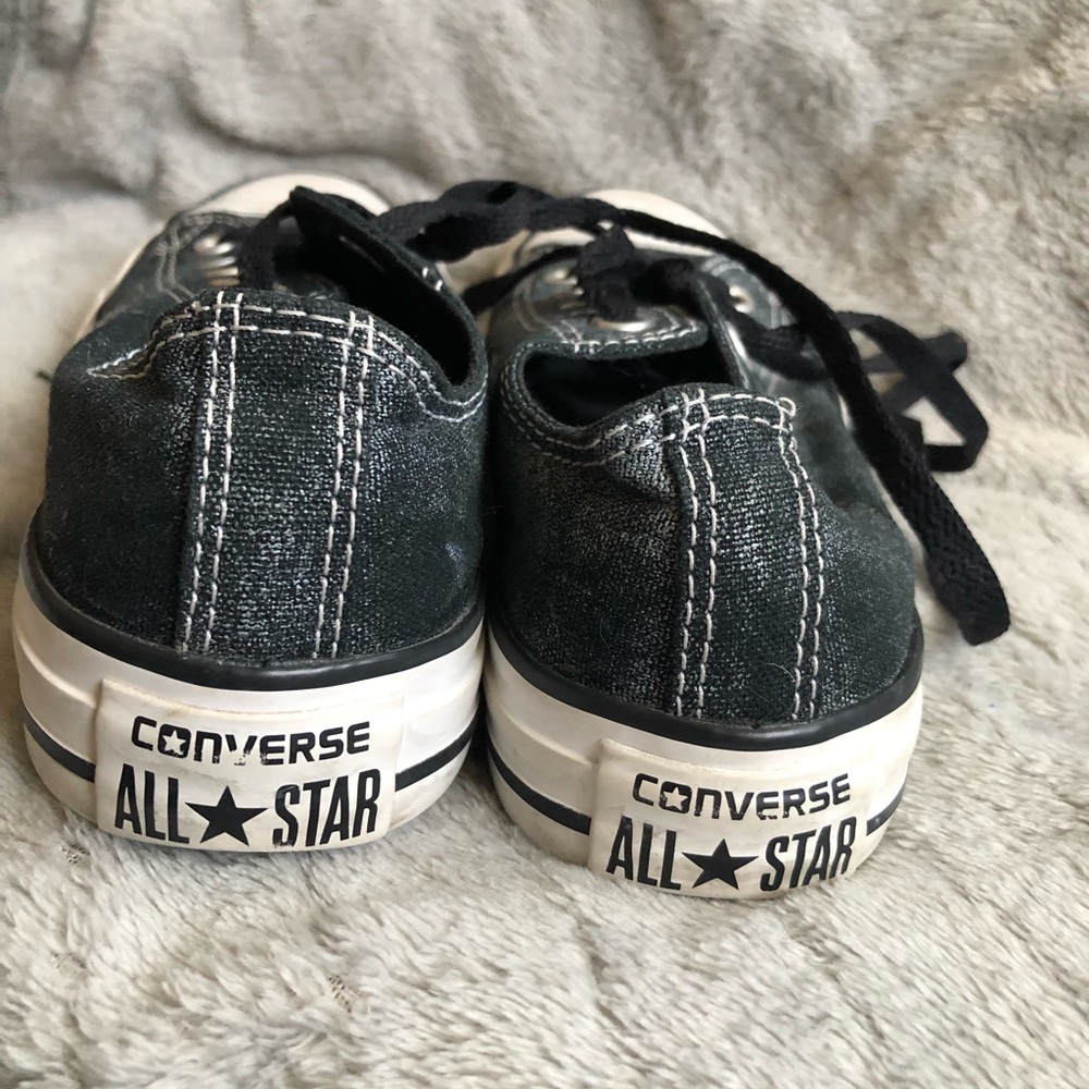 Converse All-Star Chuck Taylor Distressed Black.